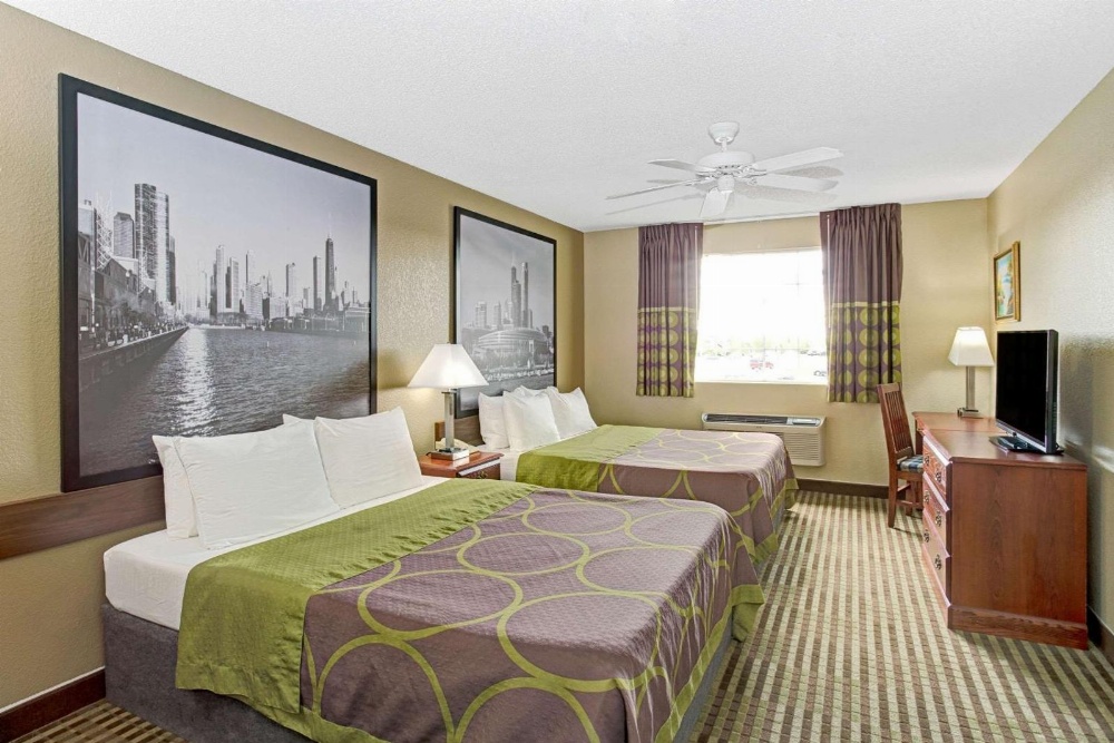 Super 8 by Wyndham Gurnee